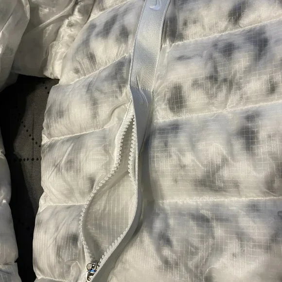 NIKE THERMORE SYNTHETIC FILL SNOW WHITE GRAY CAMO HOODIE JACKET SIZE M MEN $300